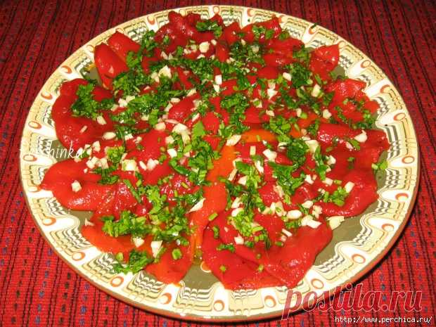 Печеный перец с чесноком и зеленью