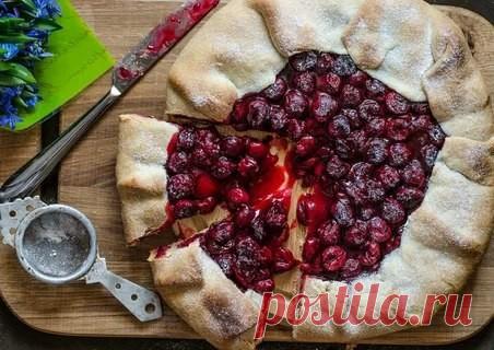 Галета с вишней Ингредиенты:Мука пшеничная - 300 г Сахарная пудра - 150 г Яйца - 1 шт Вишня - 500 г Сливочное масло -120 г Соль - 2 г Вода - 1 ст л.Приготовление:1. Муку просеять в большую емкость, добавить соль, сахарную пудру, перемешать. Натереть на терке очень холодное...