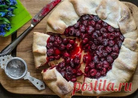 Галета с вишней Ингредиенты:Мука пшеничная - 300 г&nbsp;Сахарная пудра - 150 г&nbsp;Яйца - 1 шт&nbsp;Вишня - 500 г&nbsp;Сливочное масло -120 г&nbsp;Соль - 2 г&nbsp;Вода - 1 ст л.Приготовление:1. Муку просеять в большую емкость, добавить соль, сахарную пудру, перемешать. Натереть на терке очень холодное...