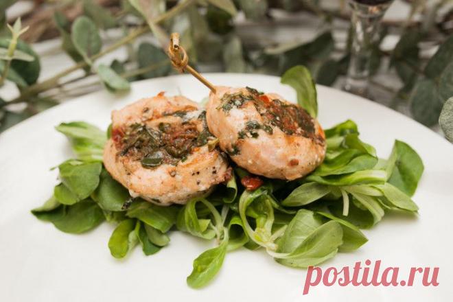 рулоны из семги, фаршированные пастой