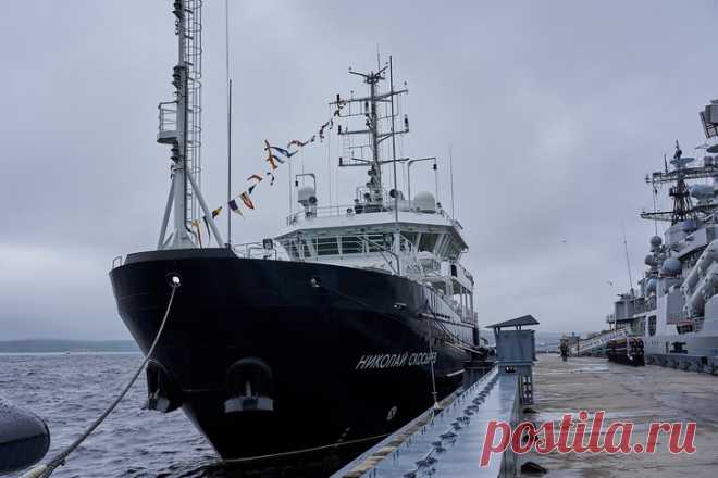 2020 июнь. На новом малом гидрографическом судне "Николай Скосырев" состоялась церемония подъема флага. Разработчик проекта 19910 — КБ «Вымпел». Построено судно на СЗ «Вымпел». Водоизмещение — 1200 т