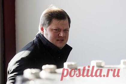 Замминистра Токарева обвинили в выводе денег по фиктивным договорам. Следствие считает, что заместитель министра транспорта Владимир Токарев использовал фиктивные договоры для вывода денежных средств со счетов подконтрольной компании. Чиновника также обвиняют в нецелевом расходовании средств, предназначенных для реконструкции железнодорожного участка в Краснодарском крае.