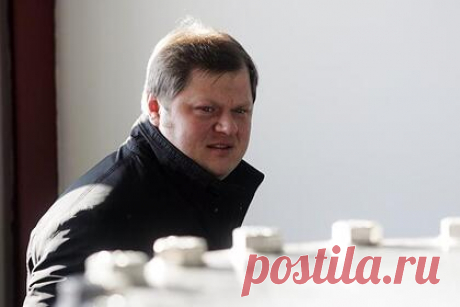 Замминистра Токарева обвинили в выводе денег по фиктивным договорам. Следствие считает, что заместитель министра транспорта Владимир Токарев использовал фиктивные договоры для вывода денежных средств со счетов подконтрольной компании. Чиновника также обвиняют в нецелевом расходовании средств, предназначенных для реконструкции железнодорожного участка в Краснодарском крае.