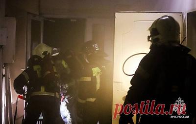 В Перми из-за пожара в детском центре эвакуировали более 430 человек. Как сообщили в региональном МЧС, в здании загорелась проводка