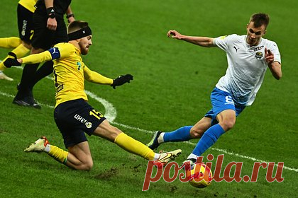 «Сочи» разгромил «Ростов» в матче РПЛ. «Сочи» одержал разгромную победу над «Ростовом» в матче пятого тура Российской премьер-лиги (РПЛ). Встреча прошла в Сочи на «Олимпийском стадионе Фишт» и завершилась со счетом 4:0. Голами отметились полузащитник Мартин Крамарич (дубль), нападающий Лука Джорджевич, защитник Юрий Медведев.