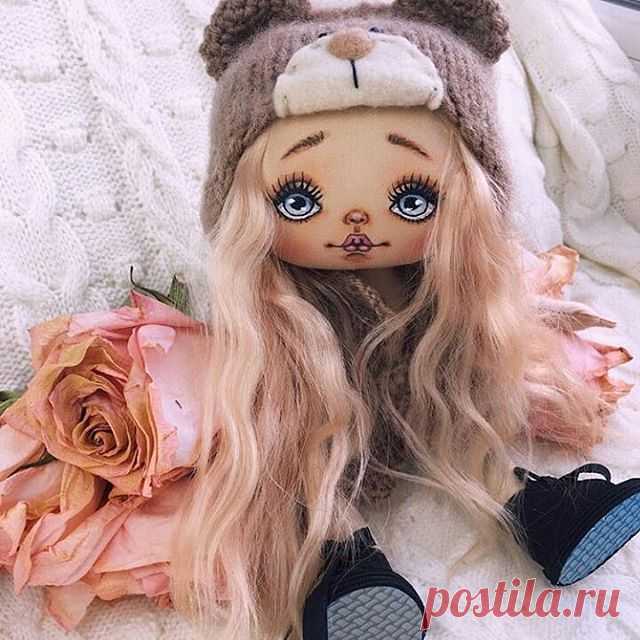 Красотулечка от @yulia_kizzy
#handmade#авторскаякукла#авторскаяработа#ручнаяработа#рукоделие#хэндмейд#хендмейд#сумкавроддом#девочкитакиедевочки#длядочи#длядетей#девочка#доченька#сделаласама#сделаносдушой#doll#dolls#сделанослюбовью#моядевочка#длядевушек#подарок#купитькуклу#чтоподарить#текстильнаякукла#куларучнойработы#dolls#doll#artdoll#интерьернаякукла