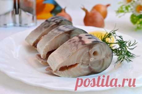 Соленая скумбрия по-домашнему: мой фирменный рецепт блюда, которого хочется еще и еще | О Фазенде. Загородная жизнь | Яндекс Дзен