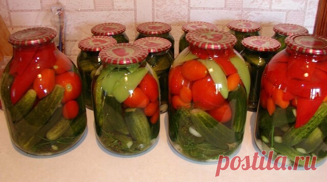 Помидоры маринованные на зиму с лимонной кислотой - два простых И ОЧЕНЬ ВКУСНЫХ рецепта !) 

 

Рассол получается с гармоничным с кисло-сладким вкусом, прозрачный, не мутнеет и не пахнет уксусом. 

Томаты остаются плотными, хорошо хранятся в условиях квартиры. 

 

Совет! 

 

В рецептах указана 1 полная чайная ложка лимонной кислоты на трех литровую банку. 

На банку объемом 1 л понадобится 1/3 чайной ложки. 

По желанию, можно чуть-чуть увеличить или уменьшить это количе...