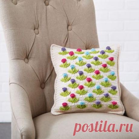 Garden Party: Lily® Sugar'n Cream® Tulip Pillow (Crochet)
