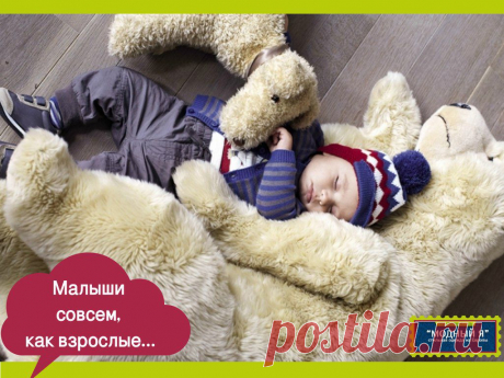 Одежда для самых маленьких детей до 3-х лет в точности копирует взрослую. Малыши почти как взрослые носят джинсы, стильные курки в клетку, теплые цветные колготы, лосины, шерстяные жилеты с орнаментом, удлиненные тканевые куртки.