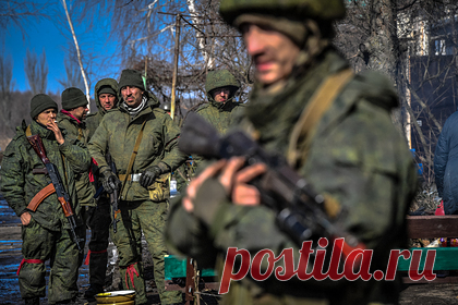 ВСУ открыли огонь из «Градов» по поселку в Донбассе. Части Вооруженных сил Украины открыли ракетный огонь по поселку Гольмовский в Донбассе. В совместном центре по контролю и координации режима прекращения огня сообщается, что обстрел жилых районов вели из РСЗО «Град». ВСУ выпустили 20 ракет, о погибших и пострадавших в результате обстрела пока неизвестно.