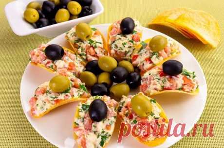 Закуска на чипсах
