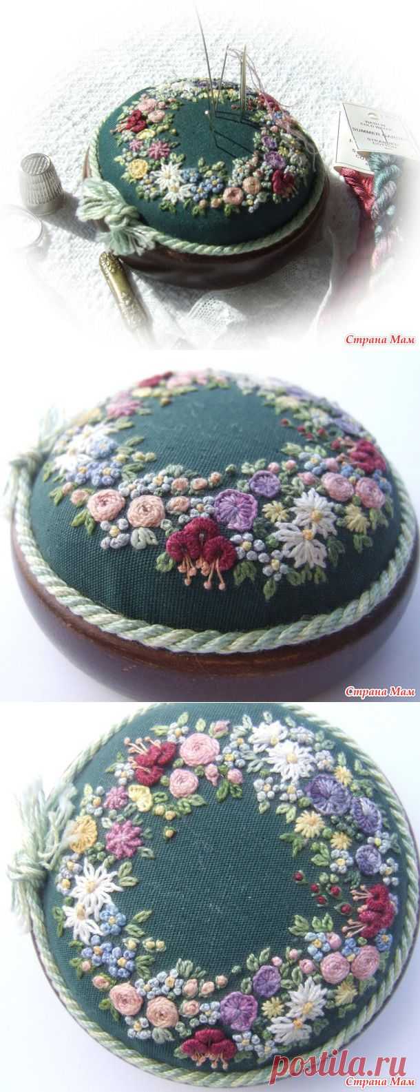 Игольница "Miniature wreath of flowers pincushion" - Бискорню и другие "кривульки" - Страна Мам