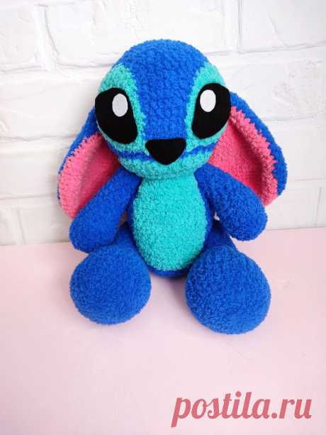 PDF Стич крючком. FREE crochet pattern; Аmigurumi doll patterns. Амигуруми схемы и описания на русском. Вязаные игрушки и поделки своими руками #amimore - инопланетянин, персонаж из мультфильма Лило и Стич, инопланетный гость, Дисней, Disney Lilo &amp; Stitch.