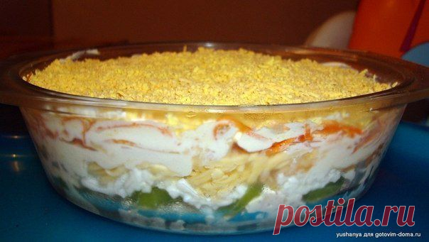 Салат из курицы с корейской морковью и киви.