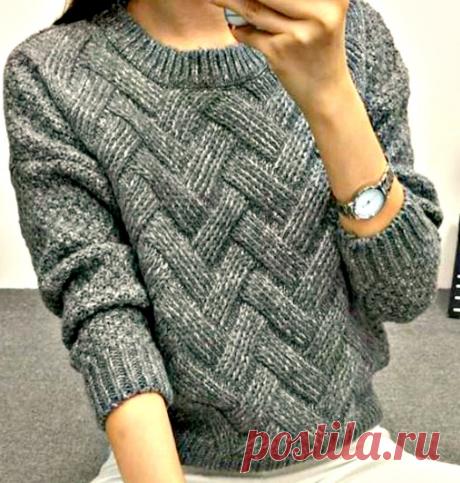 Свитер связанный ложной косой