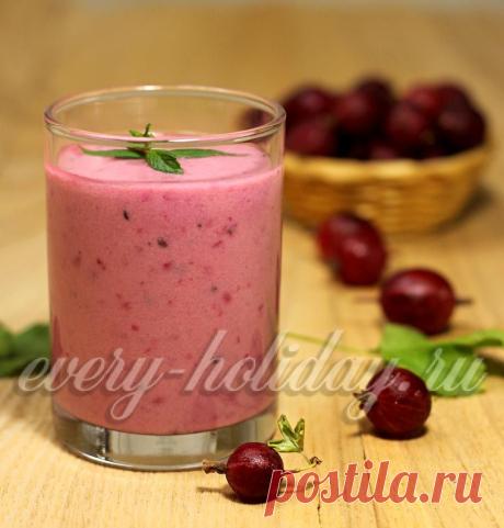 Смузи из крыжовника с бананом.