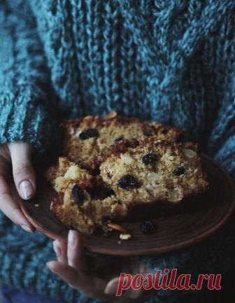 КАРАМЕЛЬНЫЙ КЕКС С ТЕМНЫМ ИЗЮМОМ, ЯБЛОКОМ И ПРАЛИНЕ / CARAMEL CAKE WITH RAISINS Рецепт карамельного кекса с изюмом очень вкусно и просто от vicky bakery instagram