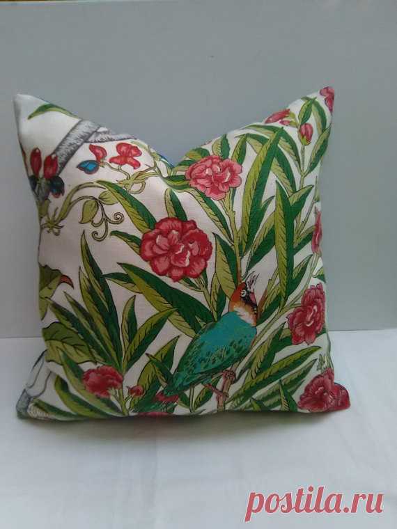 Brentano y Crayford impresión Imperial de faisán de GP & J BAKER cubre almohada fundas de colchón Crayford Print Collection es un maravillosamente diversos tesoros del GP y archivo J Baker han proporcionado la inspiración para esta colección excepcional. Estos documentos históricos únicos han sido dado una nueva interpretación dando por resultado una deslumbrante colección de papeles en muy diferentes escalas.  La paleta sigue sumando a su rica narrativa con la introducció...