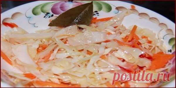 Бомбовая капустка ! Делала вчера на ночь. Утром тарелку умяли в пять сек))))) В 200 граммах 149 калорий, а вкусноооооооооооооооо)))