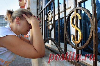 В Кремле попросили вспомнить про прошлые отскоки рубля. Пресс-секретарь президента России Дмитрий Песков оценил ситуацию с ослаблением рубля, заявив, что раньше такие «колебания» курса уже были. Представитель Кремля напомнил, что раньше падение российской валюты сменялось отскоками до прежних уровней. По его словам, на текущую динамику влияние оказывают спекуляции.