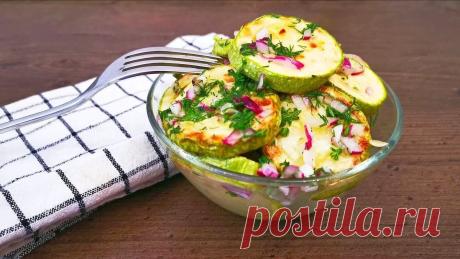 Рецепт очень вкусных закусочных кабачков «по-деревенски»: быстро, просто и ароматно | MEREL... И правда, очень вкусные кабачки получаются! А готовятся на раз, два три, все очень просто! И продукты самые простые, если есть дача, можно как говорится прям с куста готовить!