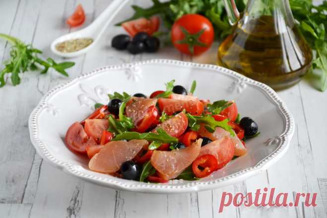 Салат с копчёной курицей овощами и маслинами рецепт с фото пошагово и видео - 1000.menu