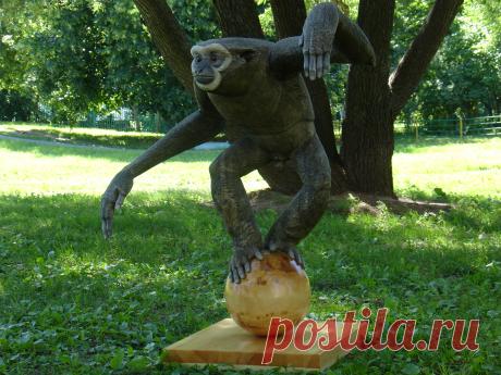 Скульптура выполнена в размере натуральной величины. Находится в коллекции автора. Выставлена на продажу. Цена 1100000 руб.