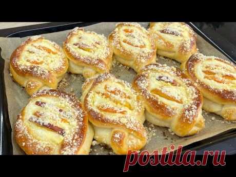 Когда есть творог сразу готовлю эту вкусятину. Вкуснейшие булочки с творогом.