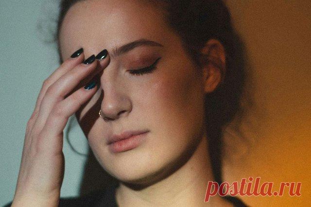 Тревога, страх, паника, паническая атака — чем они отличаются? Нормальное беспокойство, повышенная тревожность или приступ паники: как понять, что происходит? Почему мы паникуем и как это выглядит: разбираем на примерах.