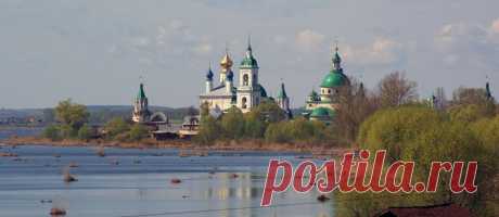 Почему в озере Неро местные не купаются? Сказ о сапропеле Гуляю я как-то, много лет назад, по набережной озера Неро, в черте города Ростова Ярославского (это там, где Ростовский кремль, в котором Иван Васильевич и Куравлев отдали Кемскую волость шведам). Наблюдаю травы и цветы, беседую со спутниками. 
Автор: Люба Мельник 
Источник: https://shkolazhizni.ru/world/articles/33536/