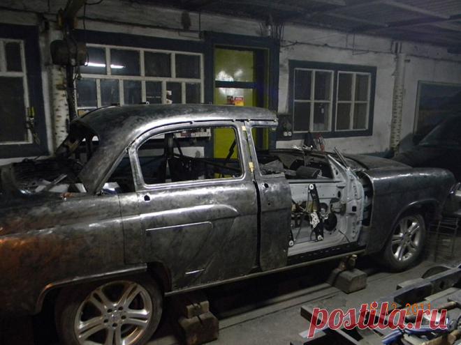 Понадобилось три ГАЗ-21 «Волга» и один Mercedes-Benz W211 E500, чтобы сделать этот проект