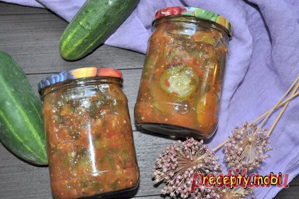 Огурцы в томате на зиму

✅ Ингредиенты:
▫ огурцы – 2 кг;
▫ помидоры – 2 кг;
▫ соль – 1 ст. л;
▫ сахар – 100 г;
▫ чеснок – 1 – 2 головки;
▫ растительное масло – 150 мл;
▫ острый перец – 1 шт. (по желанию);
▫ 9% уксус – 25 мл;
▫ петрушка – 1 пучок.
