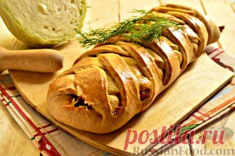 Кулебяка с капустой и яйцом. Этот домашний пирог с капустой, конечно, не классическая кулебяка, а похожий на неё вытянутой формой закрытый пирог из песочного теста. При этом красиво оформленный в лучших традициях русской кухни.