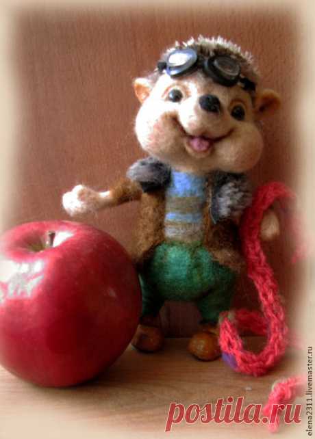Мама ,я летчика люблю(ежик) - коричневый,ежик,летчик,Валяние,авторская ручная работа