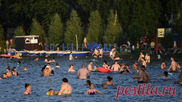 МЧС призвало отдыхающих на водоемах не купаться "дикарями"