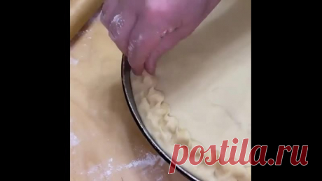 Татарские пироги заказывали?
Посмотрите какой шикарный пирог
⠀
Татарский трёхслойный пирог.
Форма 26 см(можно взять и побольше размер).
⠀
Для начала займёмся начинкой:
1. Курагу и чернослив хорошо промыть. Замочить в кипятке на пару часов, а лучше на ночь: 400 г кураги и 250 мл воды, 200 г чернослива и 130 мл воды.
2. Лимонная начинка: Берём половинку лимона пропускаем через мясорубку вместе со шкуркой(только обязательно уберите косточки). Добавляем 200 гр сахар...