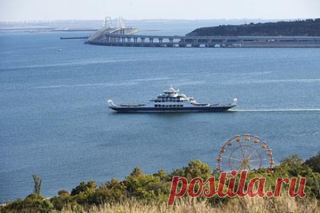 В Севастополе приостановили движение морского пассажирского транспорта. В Севастополе временно прекратили движение морского пассажирского транспорта. Об этом сообщила дирекция по развитию дорожно-транспортной инфраструктуры российского города. В департаменте не назвали причин приостановки движения. Из-за временного прекращения работы транспорта власти организуют компенсационный маршрут.