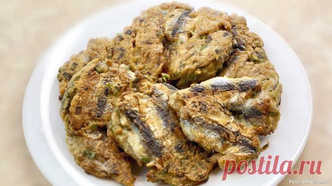 Биточки из тюлечки по-одесски рецепт | Кулинария Вкусные одесские биточки из тюльки за 10 минут. Простой, недорогой и быстрый рецепт.Ингредиенты:   Тюлька - 1 кг (неочищенная) или 500 г. (очищенная)  Заленый лук - 1 пучок  Яйца куриные - 3 шт.  Мука пшеничная - 2 ст.л  Соль - 1 щепотка  Специи - по вкусу СМОТРИТЕ ТАКЖЕ:  ▶ Рыба и...