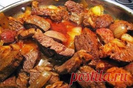 Гуляш с подливкой рецепт с фото пошагово на Книга Кулинарных Рецептов Вкусный гуляш с подливкой по-домашнему, рецепт которого хочу рассмотреть вместе с вами знакомое всем и очень вкусное мясное блюдо. Такой гуляш получается вкусным и сочным. Он послужит прекрасным дополнением, как к овощному, так и к крупяному гарниру. Давайте перейдём к рассмотрению процесса приготовления гуляша…
