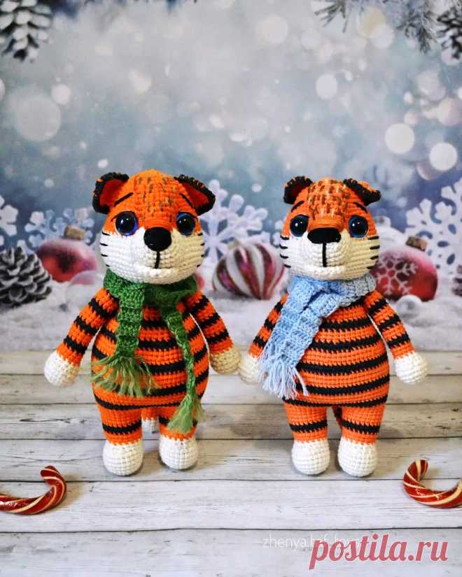 PDF Тигрик крючком. FREE crochet pattern; Аmigurumi animal patterns. Амигуруми схемы и описания на русском. Вязаные игрушки и поделки своими руками #amimore - тигр в шарфике, тигрёнок из обычной пряжи, котик, кот, кошечка, кошка, котенок.