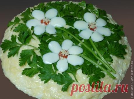 Салат с корейской морковью и грибами Три цветка / Рецепты с фото