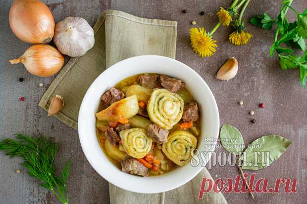Нудли с мясом и картошкой по-украински - 8 ЛОЖЕК Сегодня готовим нудли с мясом и картошкой по-украински. По сути это галушки, завернутые в виде рулет