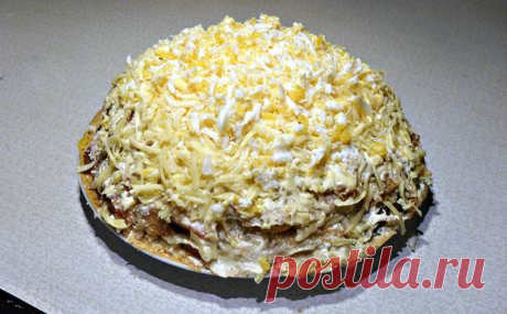 Блинный торт с курицей, грибами и сыром