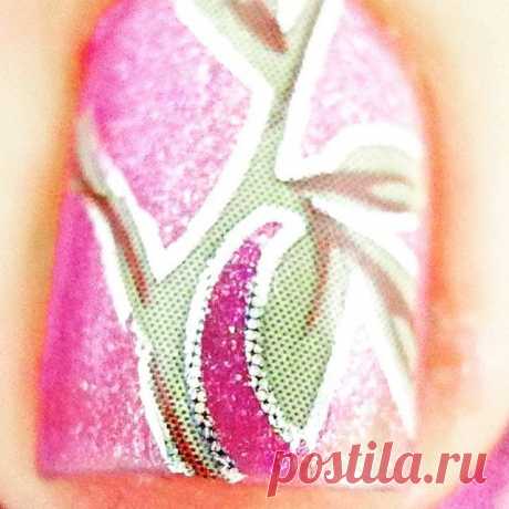 И еще одно #макро 
#маникюрныйинстаграм #макросъемка #маникюрчик #маникюр #ноготки #нейл #нейларт #ногтилук #мирдолжензнатькакогоцветамоиногти #самасебяманикюрю #литьефольгой #литье #литьенаногтях #💅 #nail #nailartclub #nails #nailart #diynailart #diynails #diy #osavinyl