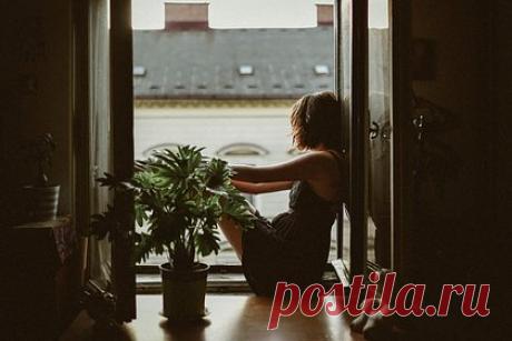 Психолог назвал способы адаптироваться на новом месте жительства без потрясений. Психолог Валерий Гут рассказал, что переезд на новое место жительства всегда вызывает стресс и выход из зоны комфорта. Однако на новом месте можно адаптироваться быстрее, если следовать некоторым правилам. Принять страх и переживания как должное и во всем искать положительные моменты.