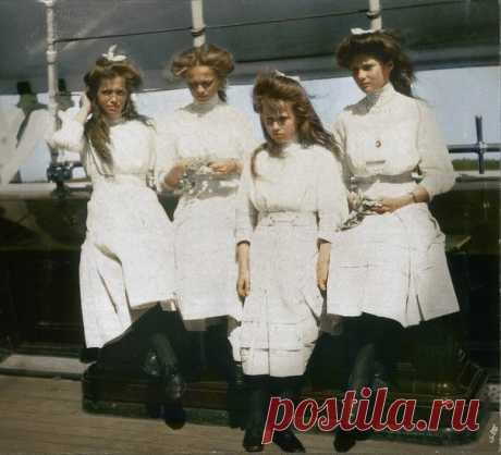 Великие княжны Мария, Ольга, Анастасия и Татьяна Романовы, 1910 г.