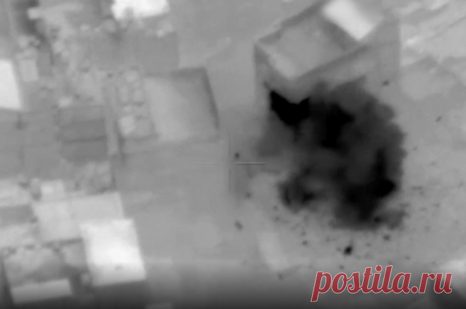 ВВС Израиля нанесли более сотни ударов по объектам ХАМАС за ночь. Целями авиации ЦАХАЛ стали подземный туннель, склады оружия и оперативные командные центры противника.