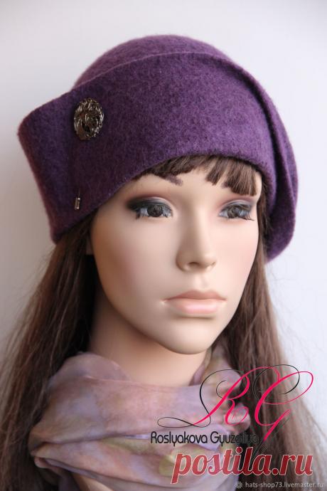 Шляпка в стиле 20-х годов – купить на Ярмарке Мастеров – HNH2ZRU | Шляпы, Ульяновск Шляпка в стиле 20-х годов в интернет-магазине на Ярмарке Мастеров. Валяная шляпка в стиле 20-х годов прошлого века,брошь-булавка в подарок!
Шляпка тонкая, и пластичная ,но при этом хорошо держит форму.Цвет темный баклажан.
Хорошо сочетается с любой верхней одеждой (пальто,шубка,пуховик) Изготовлена из 100% шерсти ,легкая ,не колется.