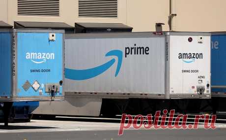 Amazon запланировала пожертвовать $1 млн на инаугурацию Трампа. Основатель Amazon Джефф Безос планирует посетить избранного президента на следующей неделе в его частном клубе «Мар-о-Лаго» в Палм-Бич. Издание связывает это с желанием наладить отношения